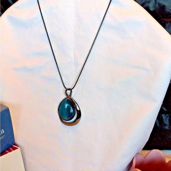 Lia Sophia Pendant Necklace, Cat's Eye,16-19", NWOT - Picture 9 of 11